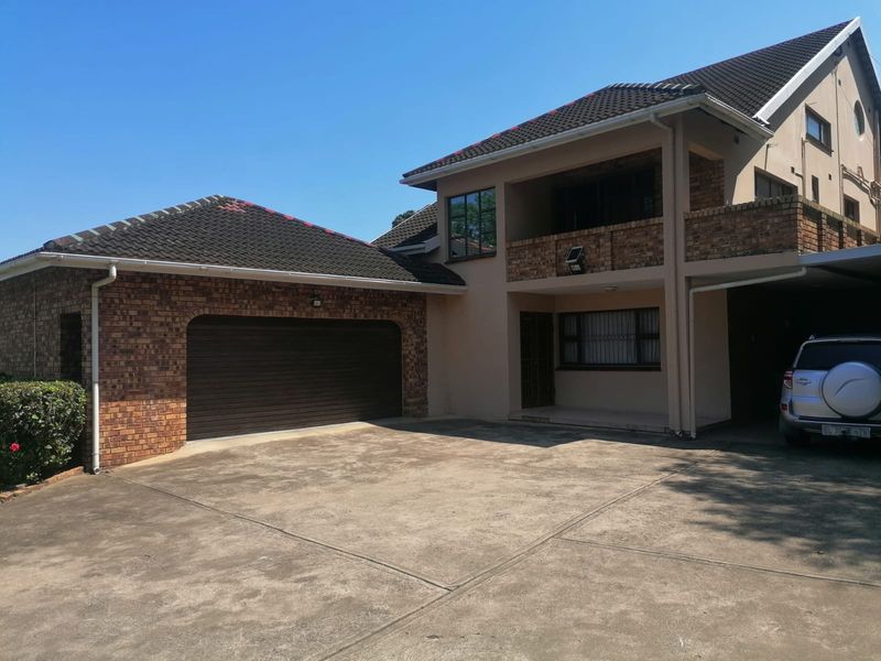 Elegant 4-Bedroom Family Home with Elevated Living in a Sought-After Location - Photo 2