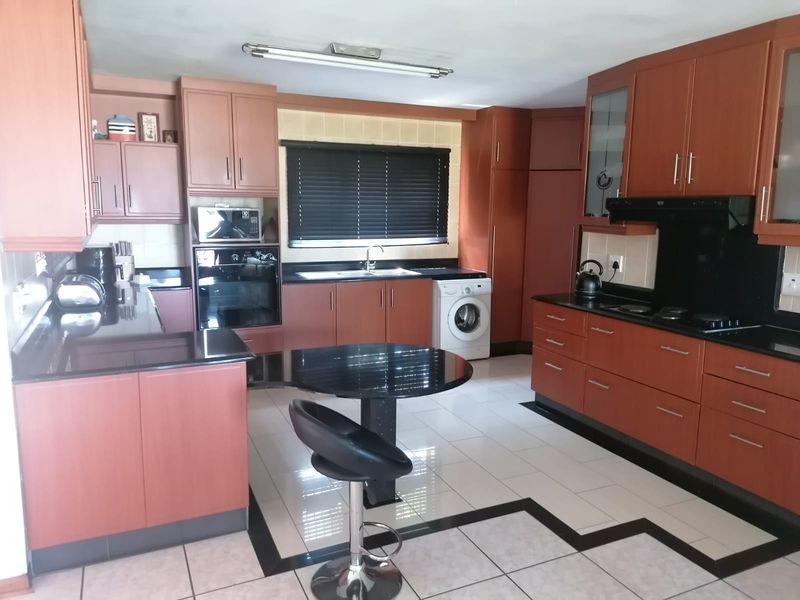 Elegant 4-Bedroom Family Home with Elevated Living in a Sought-After Location - Photo 9