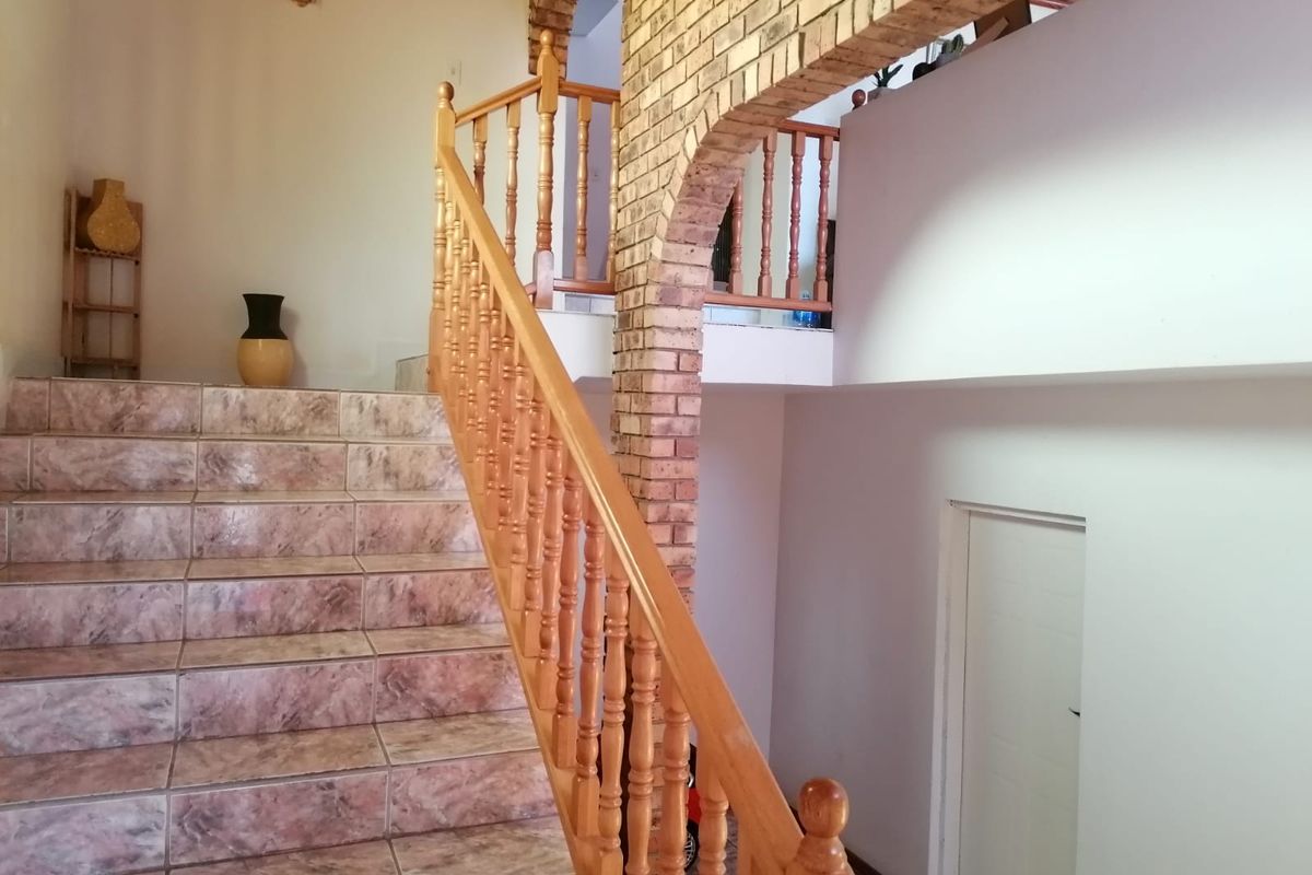 Elegant 4-Bedroom Family Home with Elevated Living in a Sought-After Location - Photo 3