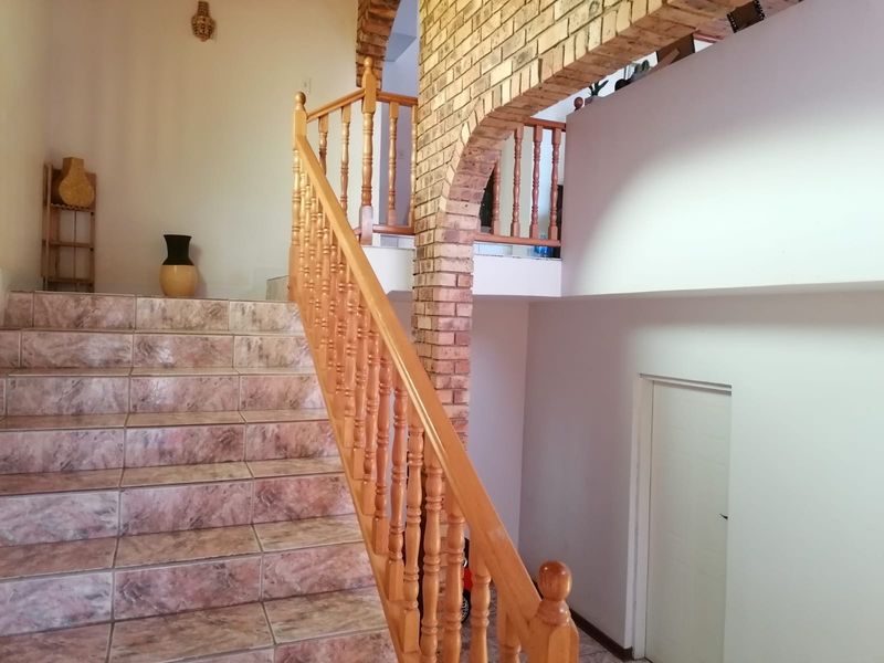 Elegant 4-Bedroom Family Home with Elevated Living in a Sought-After Location - Photo 3