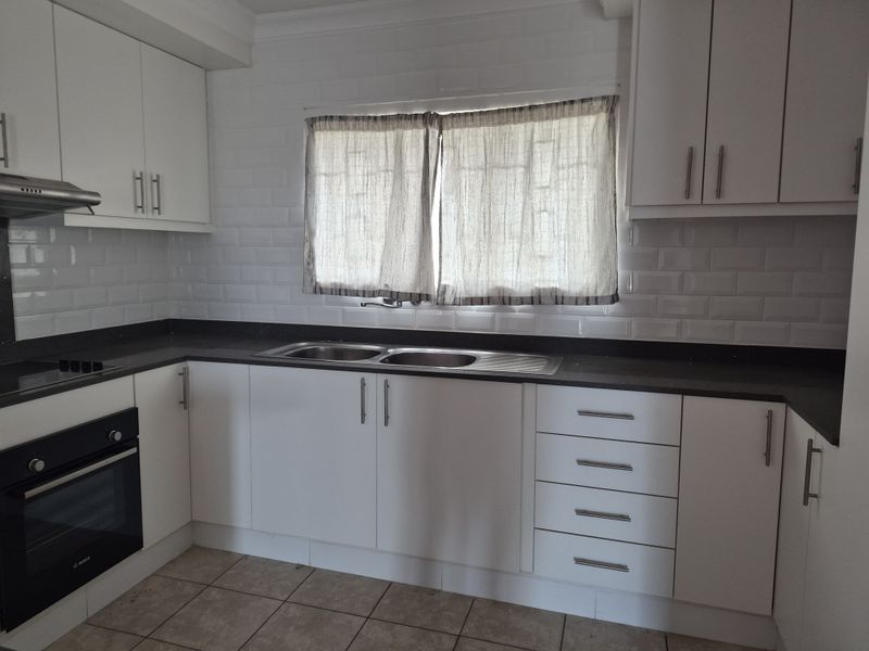 FOR SALE - INVESTMENT OPPORTUNITY , 3 BEDROOM HOUSE FOR SALE IN BRINDHAVEN - Photo 1