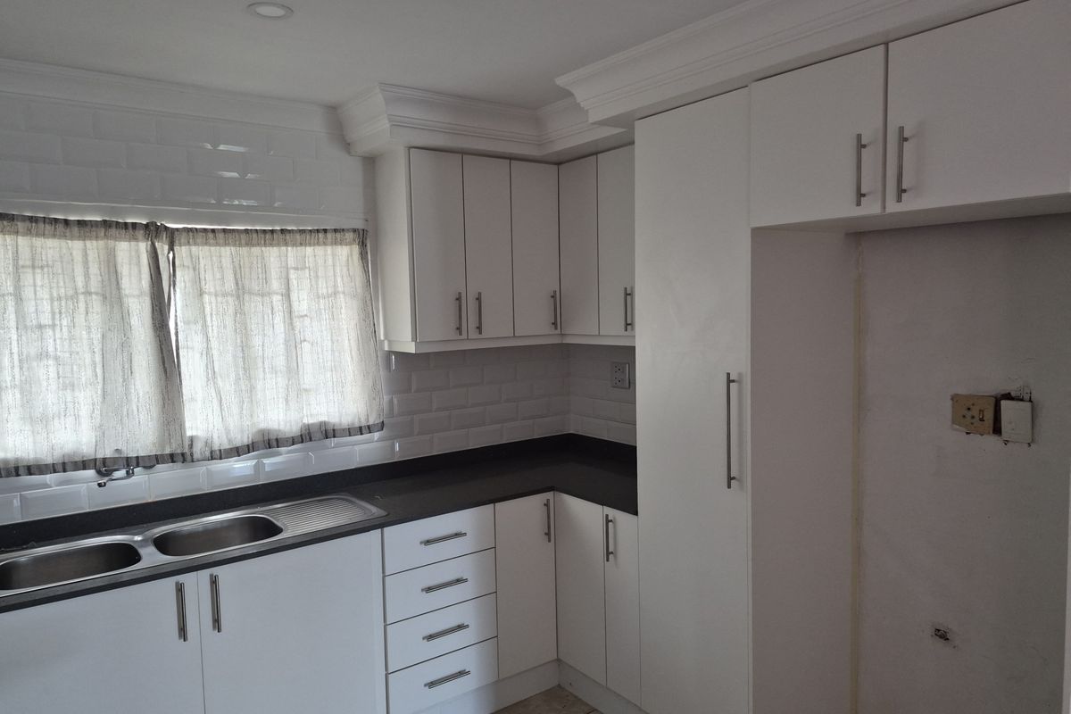 FOR SALE - INVESTMENT OPPORTUNITY , 3 BEDROOM HOUSE FOR SALE IN BRINDHAVEN - Photo 5