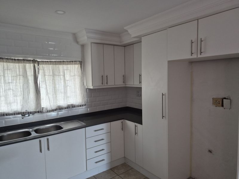 FOR SALE - INVESTMENT OPPORTUNITY , 3 BEDROOM HOUSE FOR SALE IN BRINDHAVEN - Photo 5