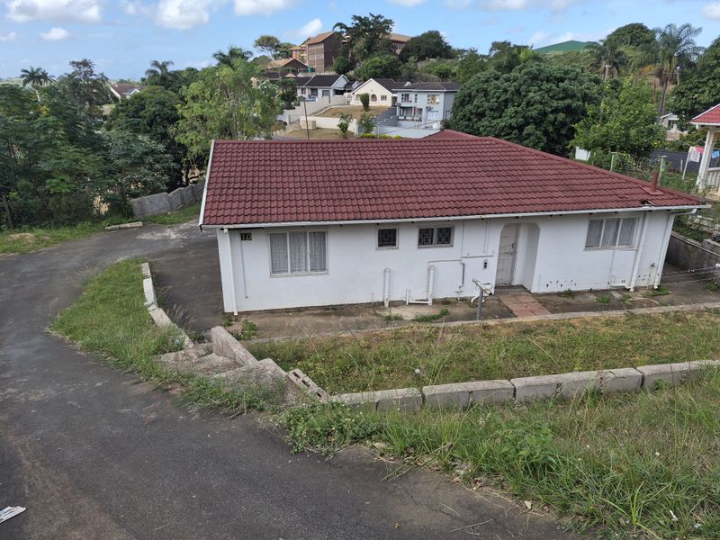 FOR SALE - INVESTMENT OPPORTUNITY , 3 BEDROOM HOUSE FOR SALE IN BRINDHAVEN - Photo 1