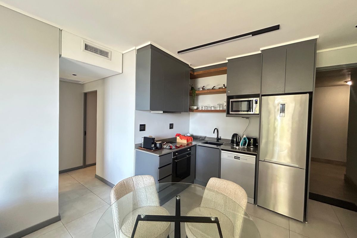 Modern 2 Bedroom Furnished Apartment in Umhlanga Ridge - Photo 4