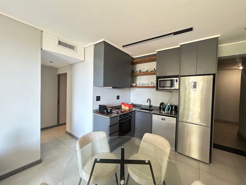 Modern 2 Bedroom Furnished Apartment in Umhlanga Ridge - Photo 4