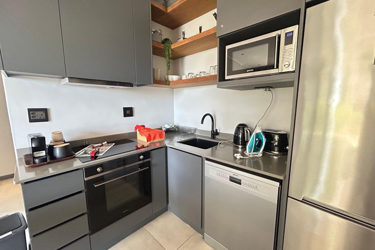 Modern 2 Bedroom Furnished Apartment in Umhlanga Ridge - Photo 5