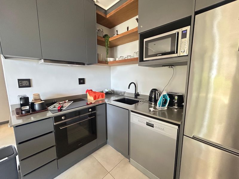 Modern 2 Bedroom Furnished Apartment in Umhlanga Ridge - Photo 5