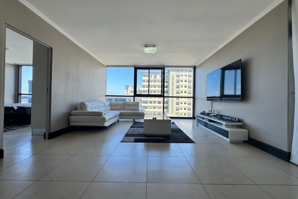 Prime Marina Bay Rental - Spacious 2 Bedroom Apartment. - Photo 2