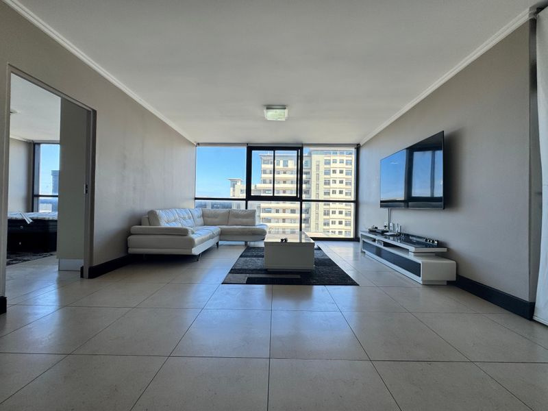 Prime Marina Bay Rental - Spacious 2 Bedroom Apartment. - Photo 2