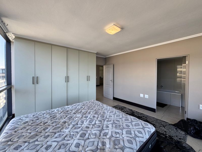 Prime Marina Bay Rental - Spacious 2 Bedroom Apartment. - Photo 7