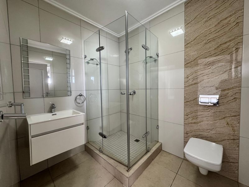 Prime Marina Bay Rental - Spacious 2 Bedroom Apartment. - Photo 6