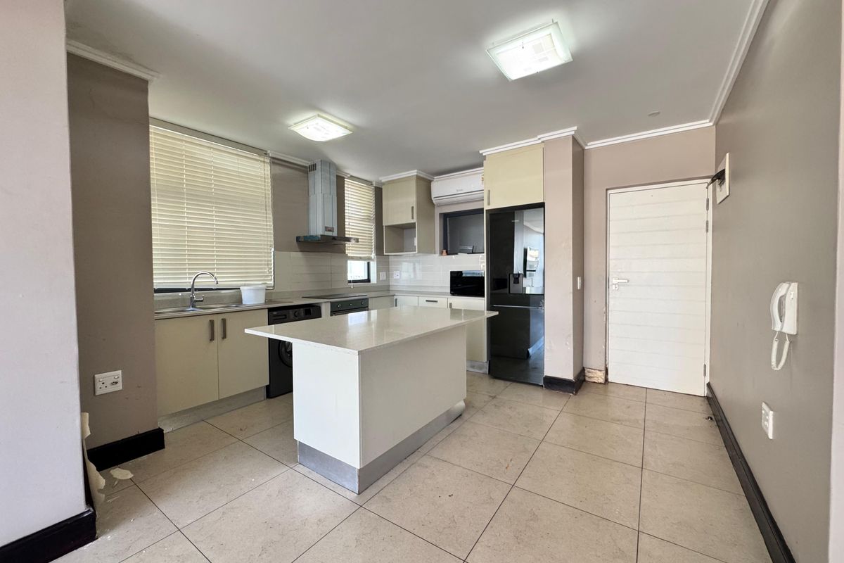 Prime Marina Bay Rental - Spacious 2 Bedroom Apartment. - Photo 3