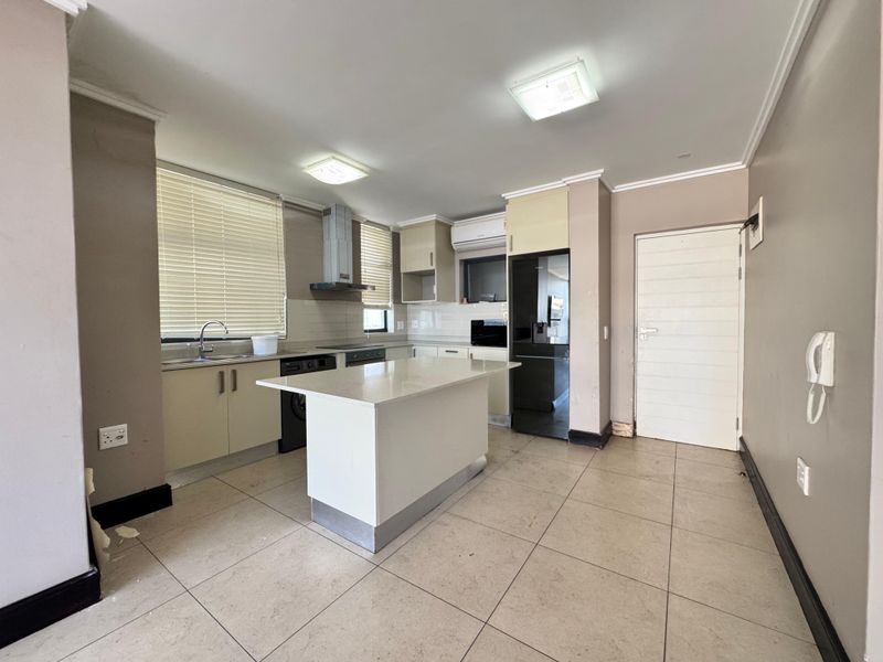 Prime Marina Bay Rental - Spacious 2 Bedroom Apartment. - Photo 3