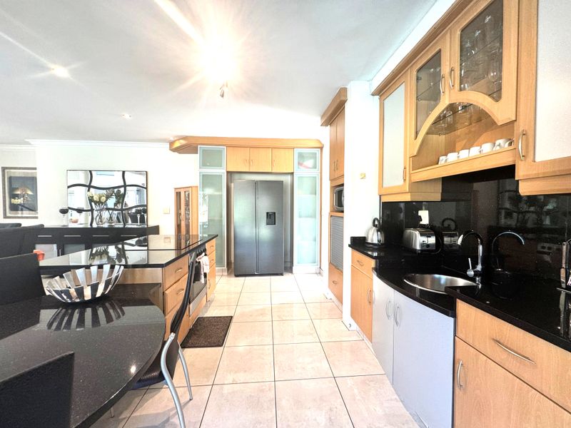 4 Bedroom Exquisite Fully Furnished Mansion in Prestigious Somerset Park - Photo 10