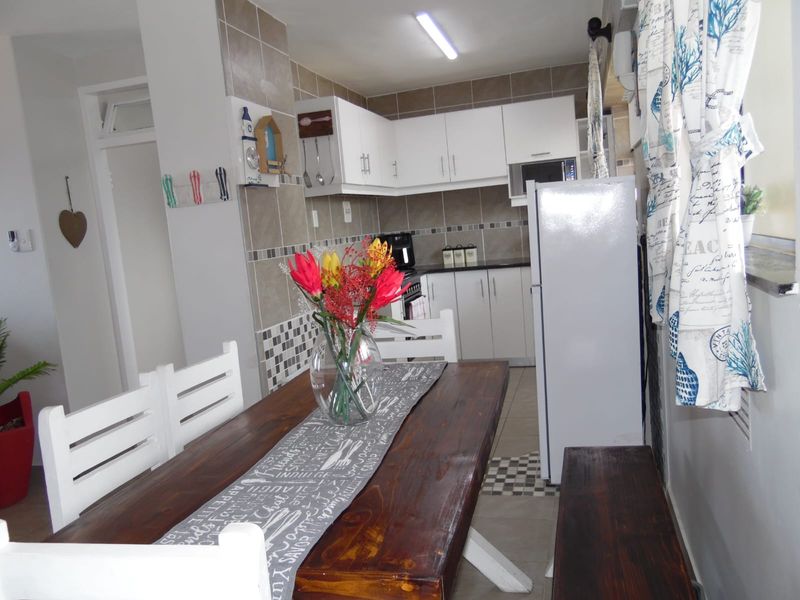 Modern 2 Bedroom Apartment in Amanzimtoti - Photo 6