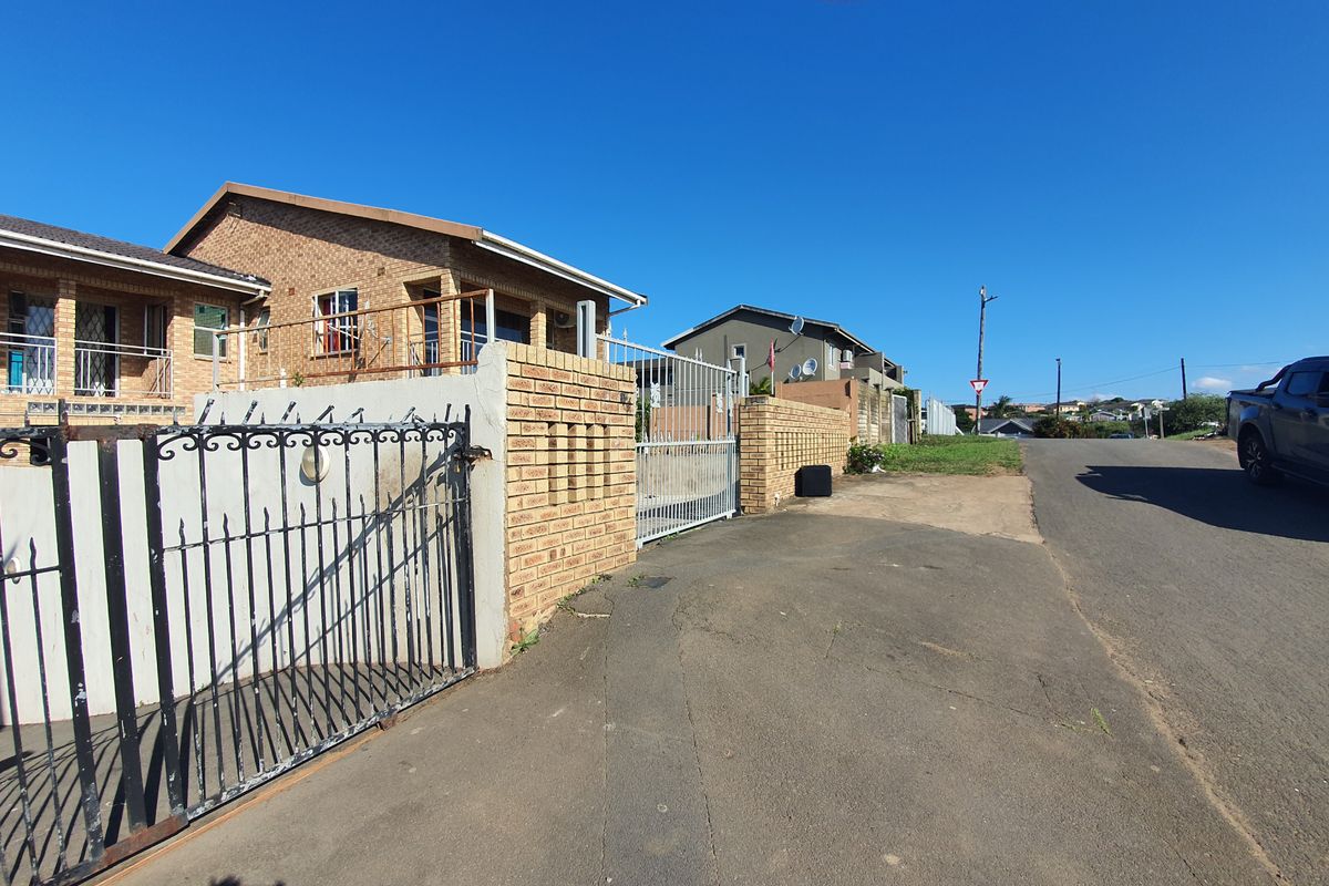 Spacious Three Bedroom Home with Outbuilding in Foresthaven for Sale - Photo 3