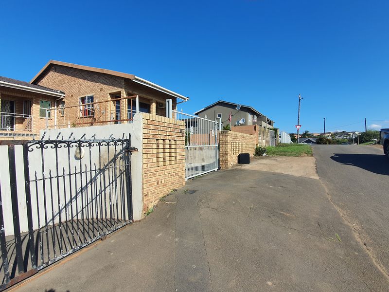 Spacious Three Bedroom Home with Outbuilding in Foresthaven for Sale - Photo 3