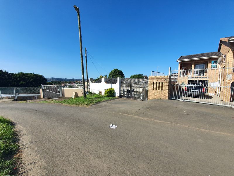 Spacious Three Bedroom Home with Outbuilding in Foresthaven for Sale - Photo 4