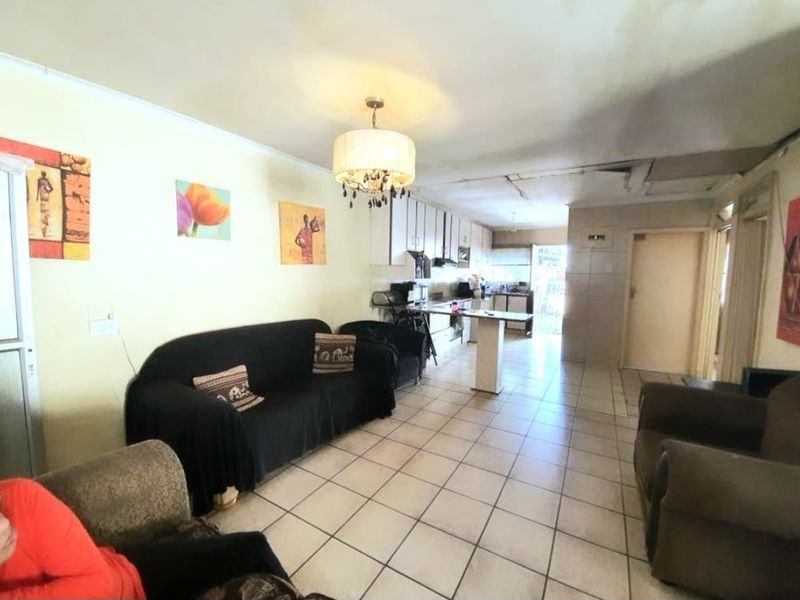 Spacious Three Bedroom Home with Outbuilding in Foresthaven for Sale - Photo 9