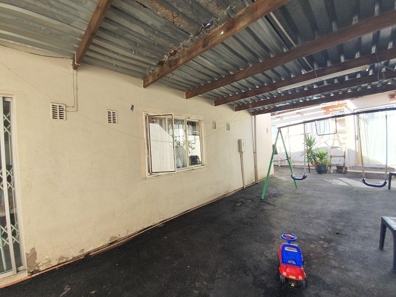 Spacious Three Bedroom Home with Outbuilding in Foresthaven for Sale - Photo 8