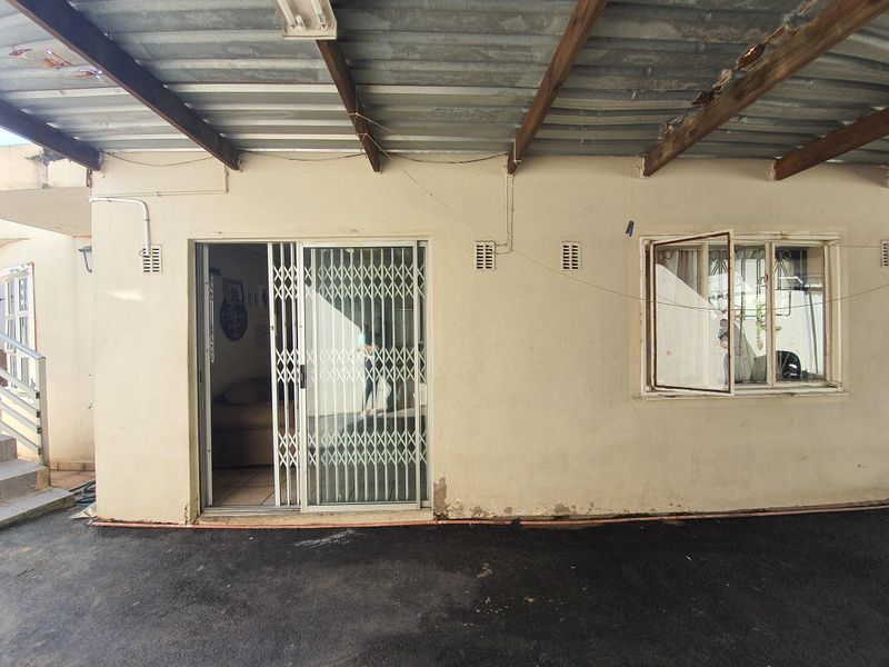 Spacious Three Bedroom Home with Outbuilding in Foresthaven for Sale - Photo 7