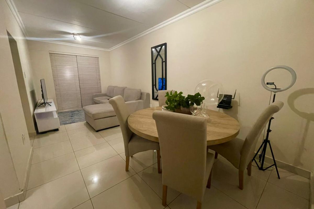 Prime  Property Presents A Stunning One  Bedroom Apartment Situated In Umhlanga Ridge - Photo 3