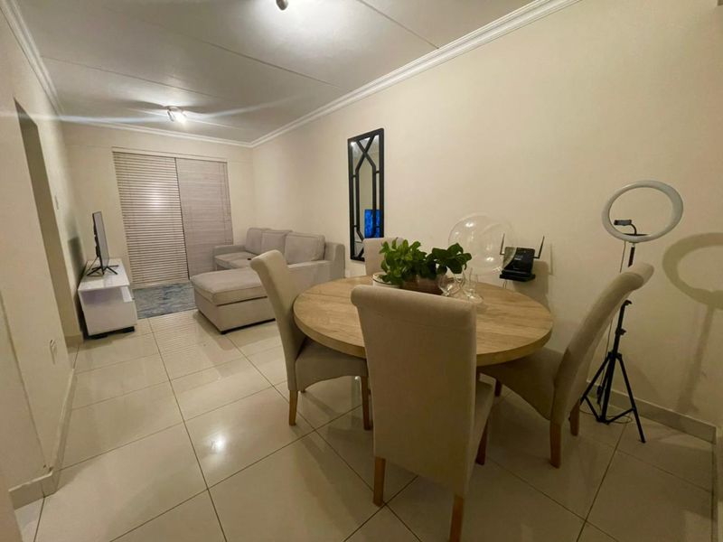 Prime  Property Presents A Stunning One  Bedroom Apartment Situated In Umhlanga Ridge - Photo 3