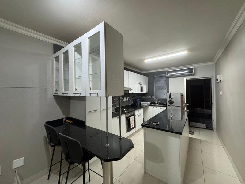 2 bedroom 1 bathroom apartment for sale in umhlanga - Photo 3
