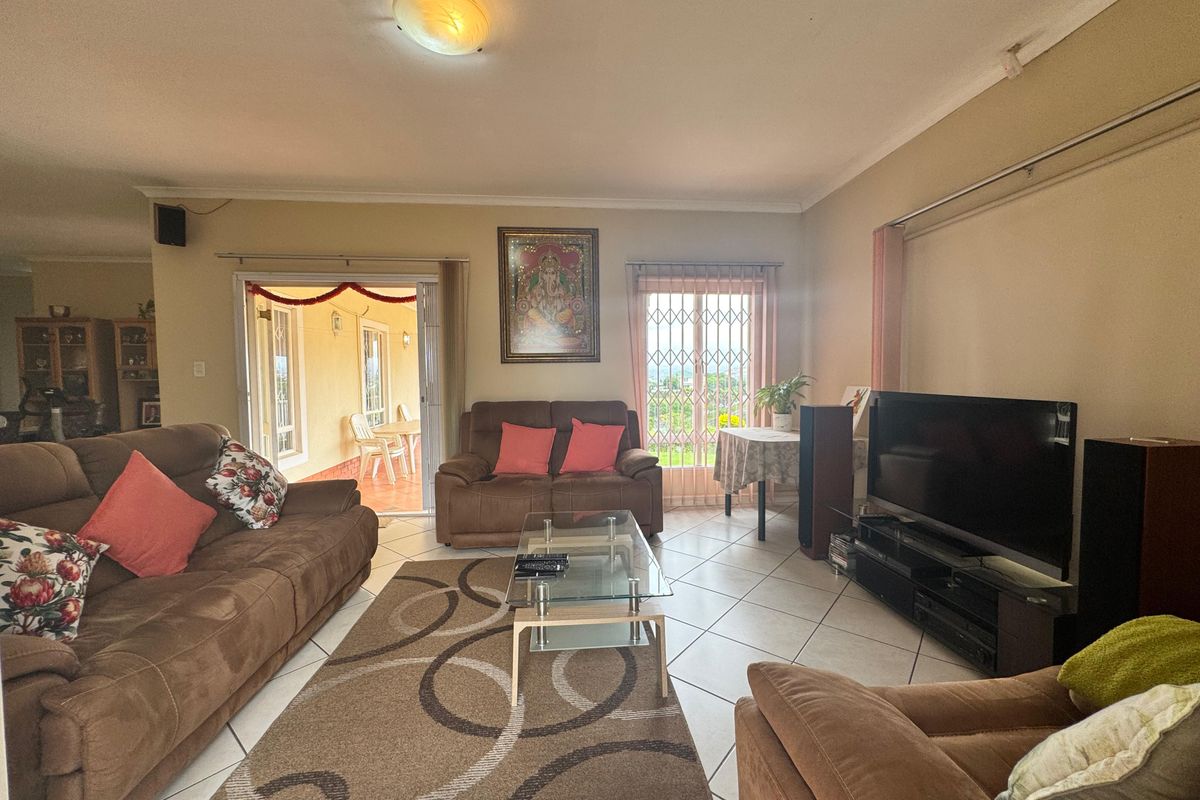 Spacious 4-Bedroom House For Sale In Sought-After Mount Edgecombe . - Photo 4