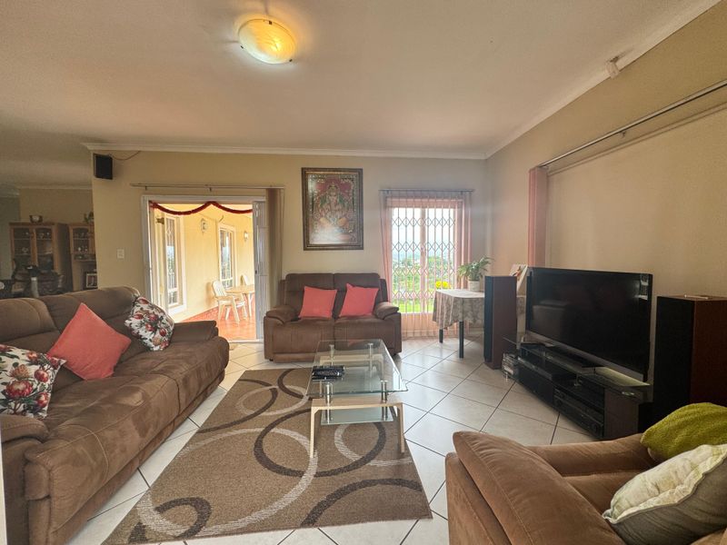 Spacious 4-Bedroom House For Sale In Sought-After Mount Edgecombe . - Photo 4