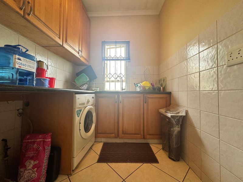 Spacious 4-Bedroom House For Sale In Sought-After Mount Edgecombe . - Photo 10