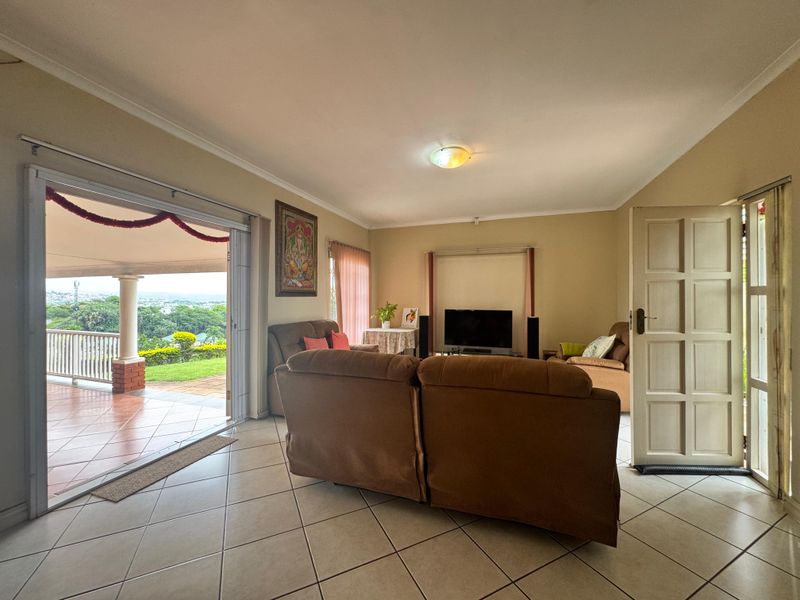 Spacious 4-Bedroom House For Sale In Sought-After Mount Edgecombe . - Photo 8