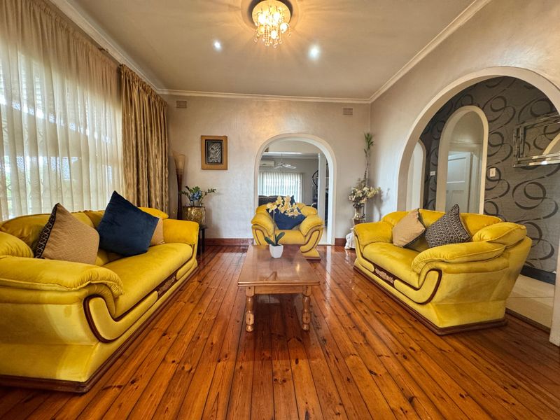 Spacious 4-Bedroom Family Home For Sale In Glen Anil. - Photo 4