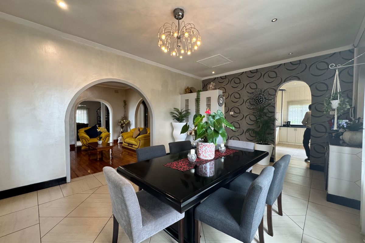 Spacious 4-Bedroom Family Home For Sale In Glen Anil. - Photo 2