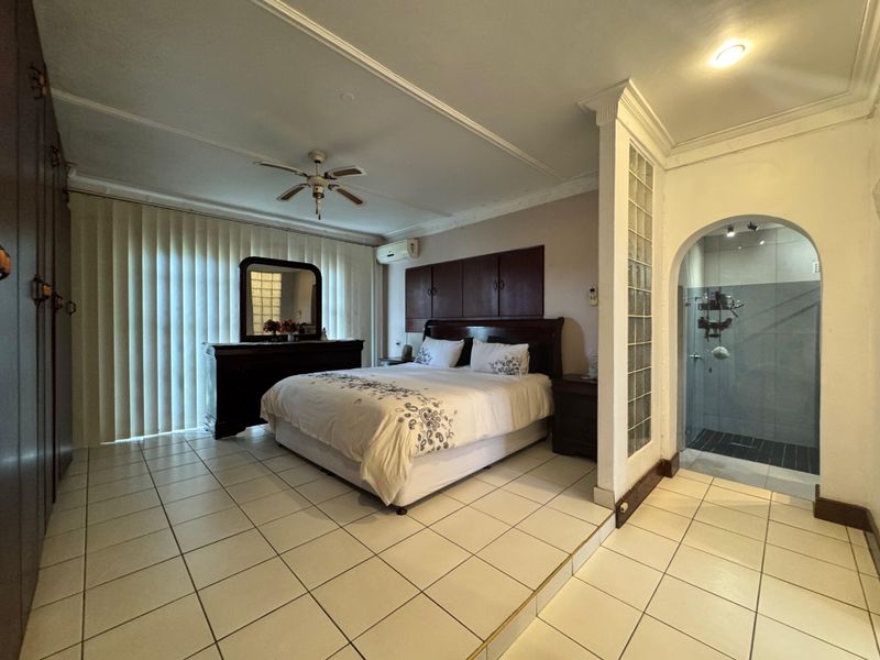 Spacious 4-Bedroom Family Home For Sale In Glen Anil. - Photo 5