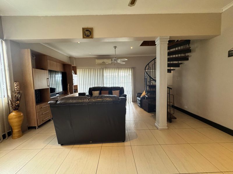 Spacious 4-Bedroom Family Home For Sale In Glen Anil. - Photo 10