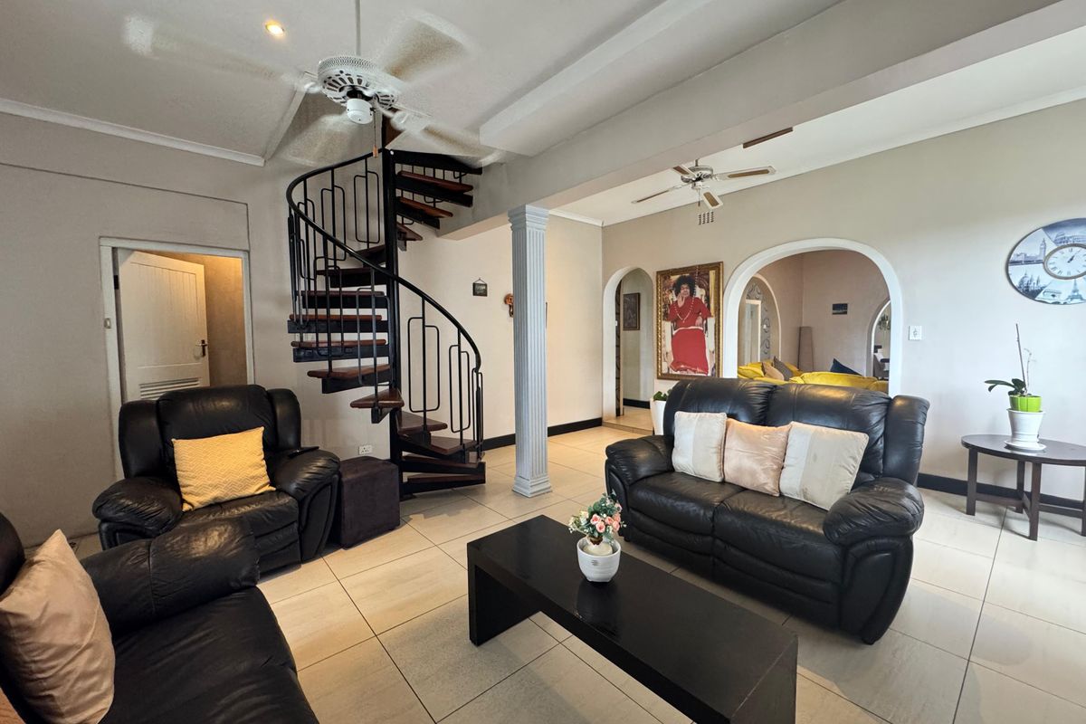 Spacious 4-Bedroom Family Home For Sale In Glen Anil. - Photo 3