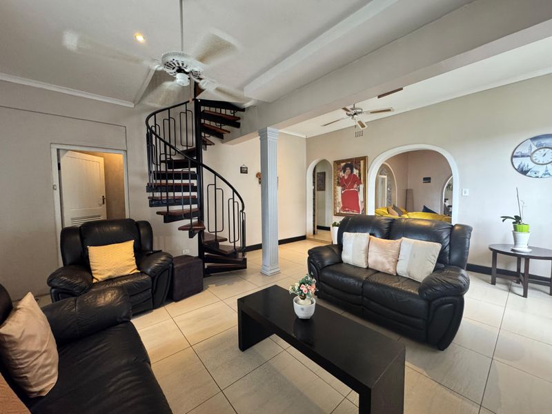 Spacious 4-Bedroom Family Home For Sale In Glen Anil. - Photo 3