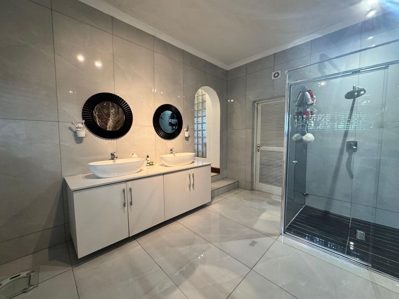 Spacious 4-Bedroom Family Home For Sale In Glen Anil. - Photo 8