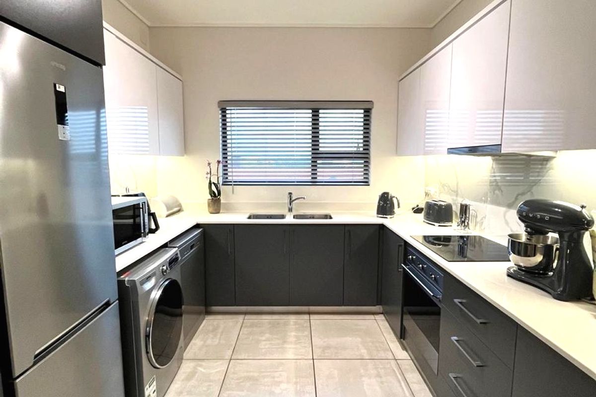 Izinga - Modern 3 Bed For Sale With Stunning Seaviews - Photo 3