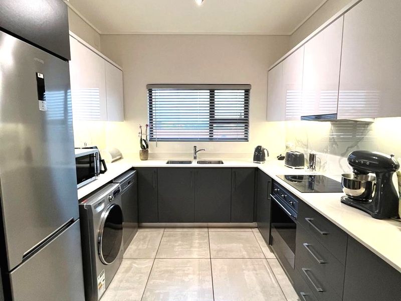 Izinga - Modern 3 Bed For Sale With Stunning Seaviews - Photo 3