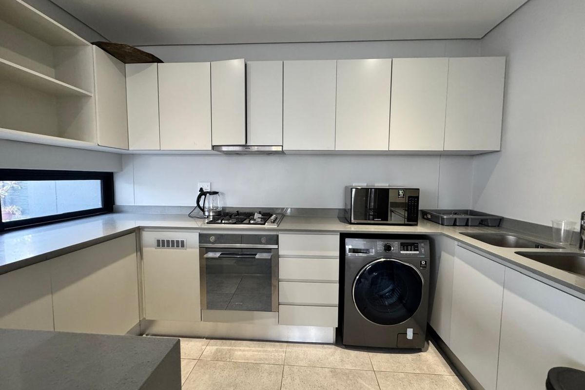 Stylish 2-Bedroom Apartment on Vibrant Florida Road For Sale - Photo 2