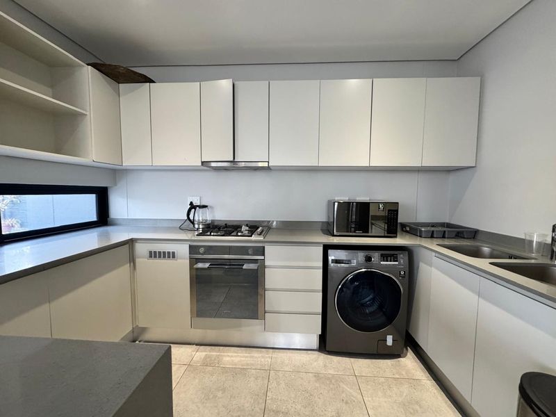 Stylish 2-Bedroom Apartment on Vibrant Florida Road For Sale - Photo 2