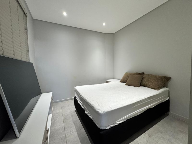 Stylish 2-Bedroom Apartment on Vibrant Florida Road For Sale - Photo 8