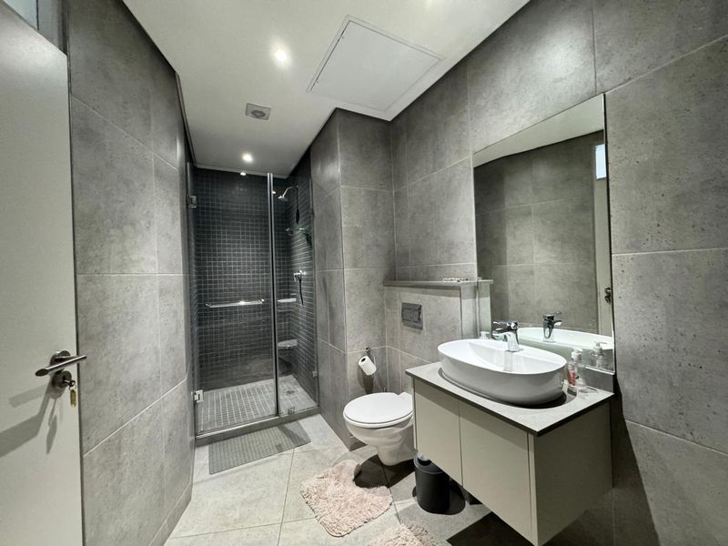 Stylish 2-Bedroom Apartment on Vibrant Florida Road For Sale - Photo 7