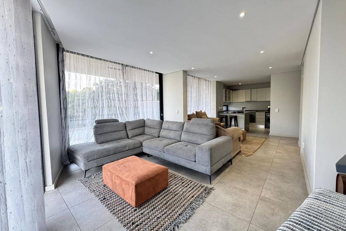 Stylish 2-Bedroom Apartment on Vibrant Florida Road For Sale - Photo 3