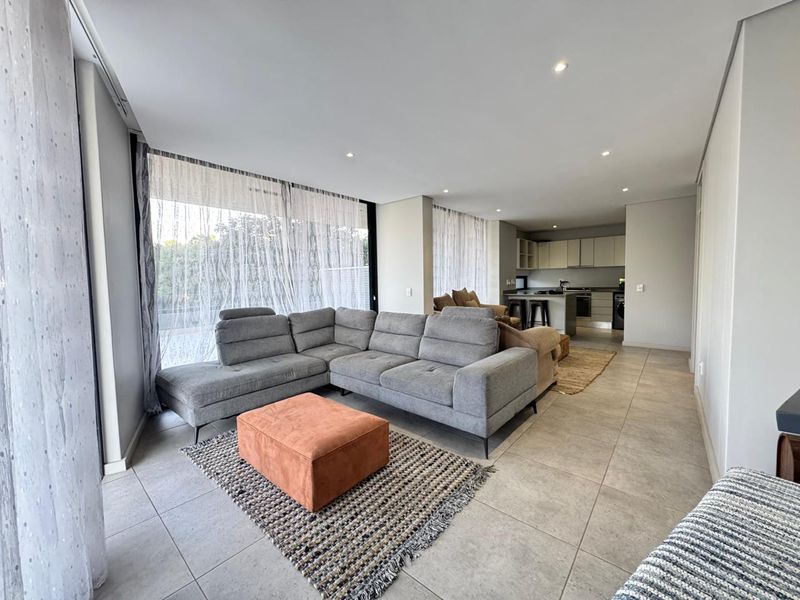 Stylish 2-Bedroom Apartment on Vibrant Florida Road For Sale - Photo 3