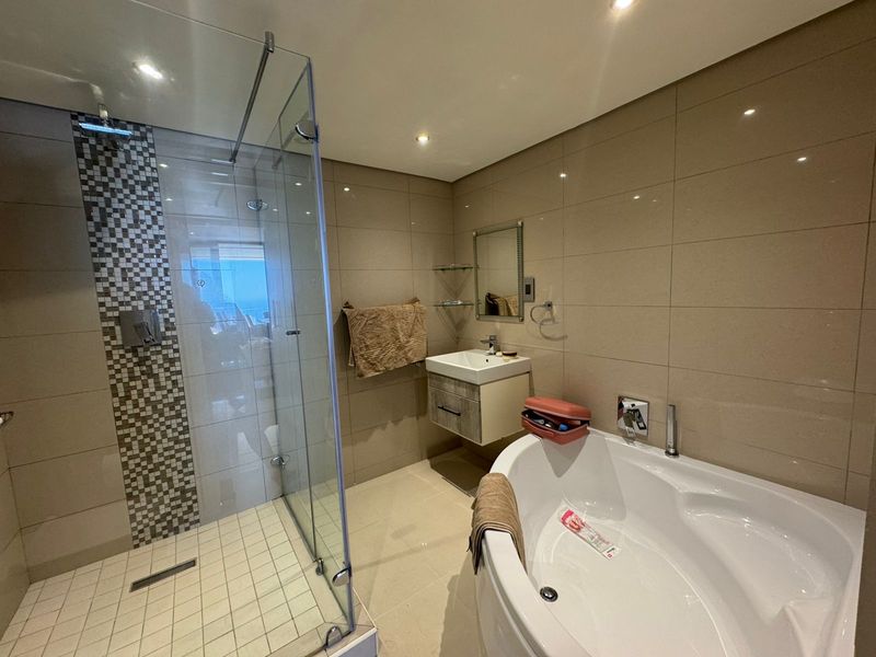 3 bedroom 2 bathroom apartment for sale in umhlanga with sea views - Photo 7