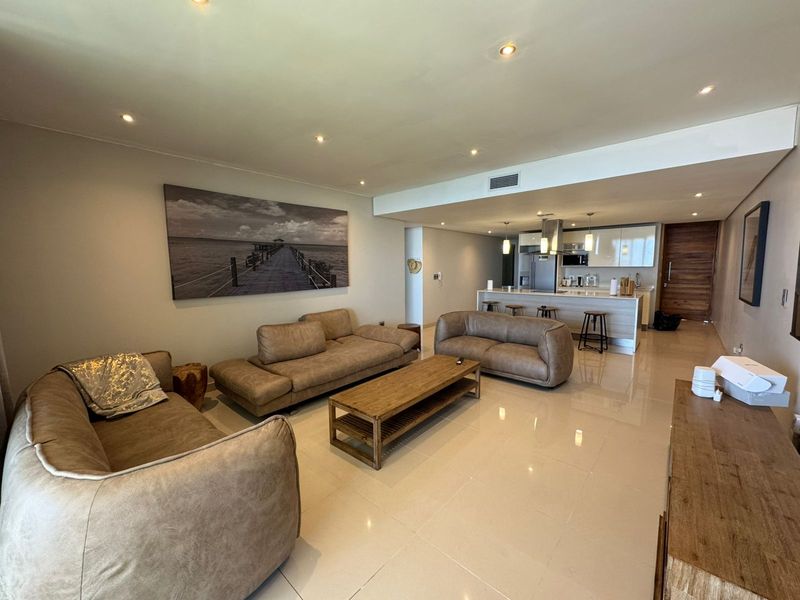3 bedroom 2 bathroom apartment for sale in umhlanga with sea views - Photo 1
